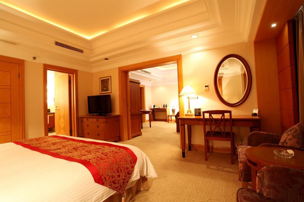 Ruishi Hotel Далиен Стая снимка