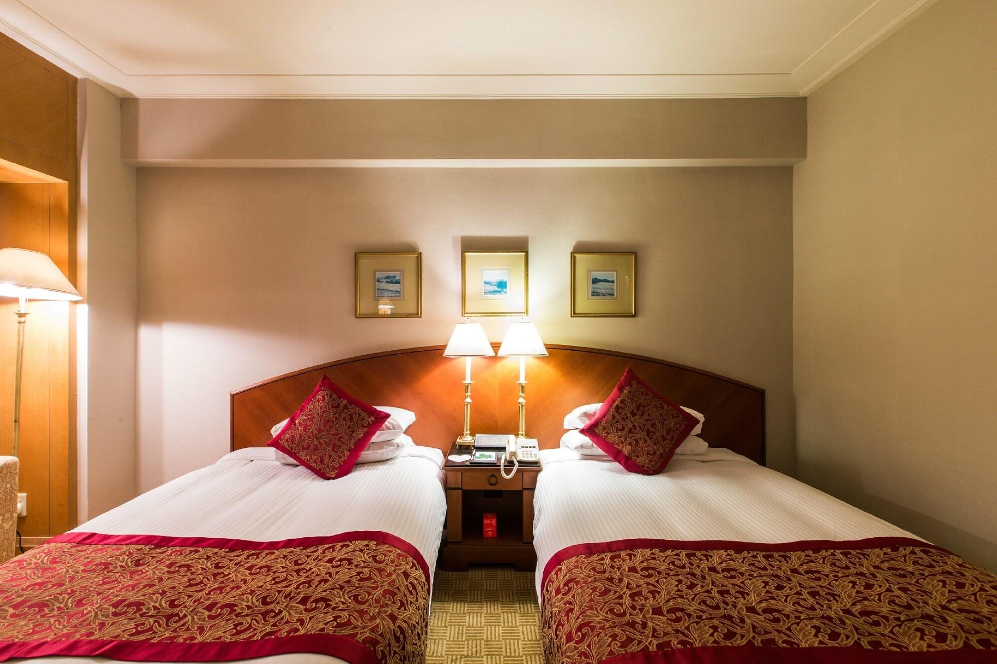 Ruishi Hotel Далиен Екстериор снимка
