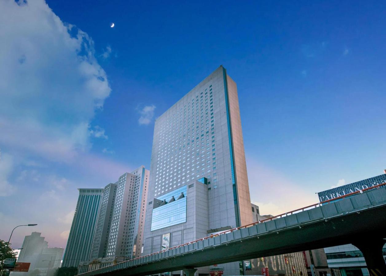 Ruishi Hotel Далиен Екстериор снимка
