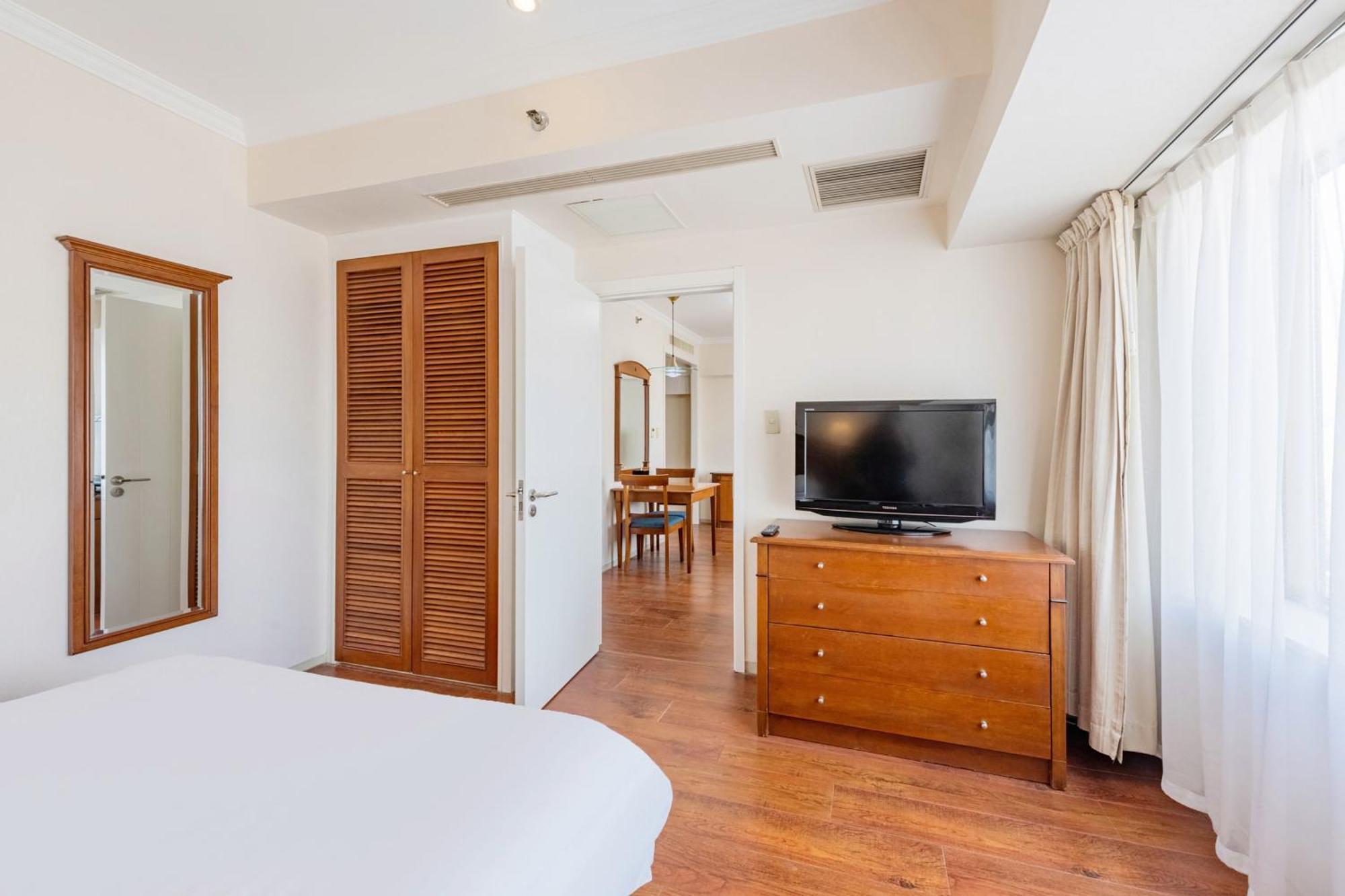 Ruishi Hotel Далиен Екстериор снимка