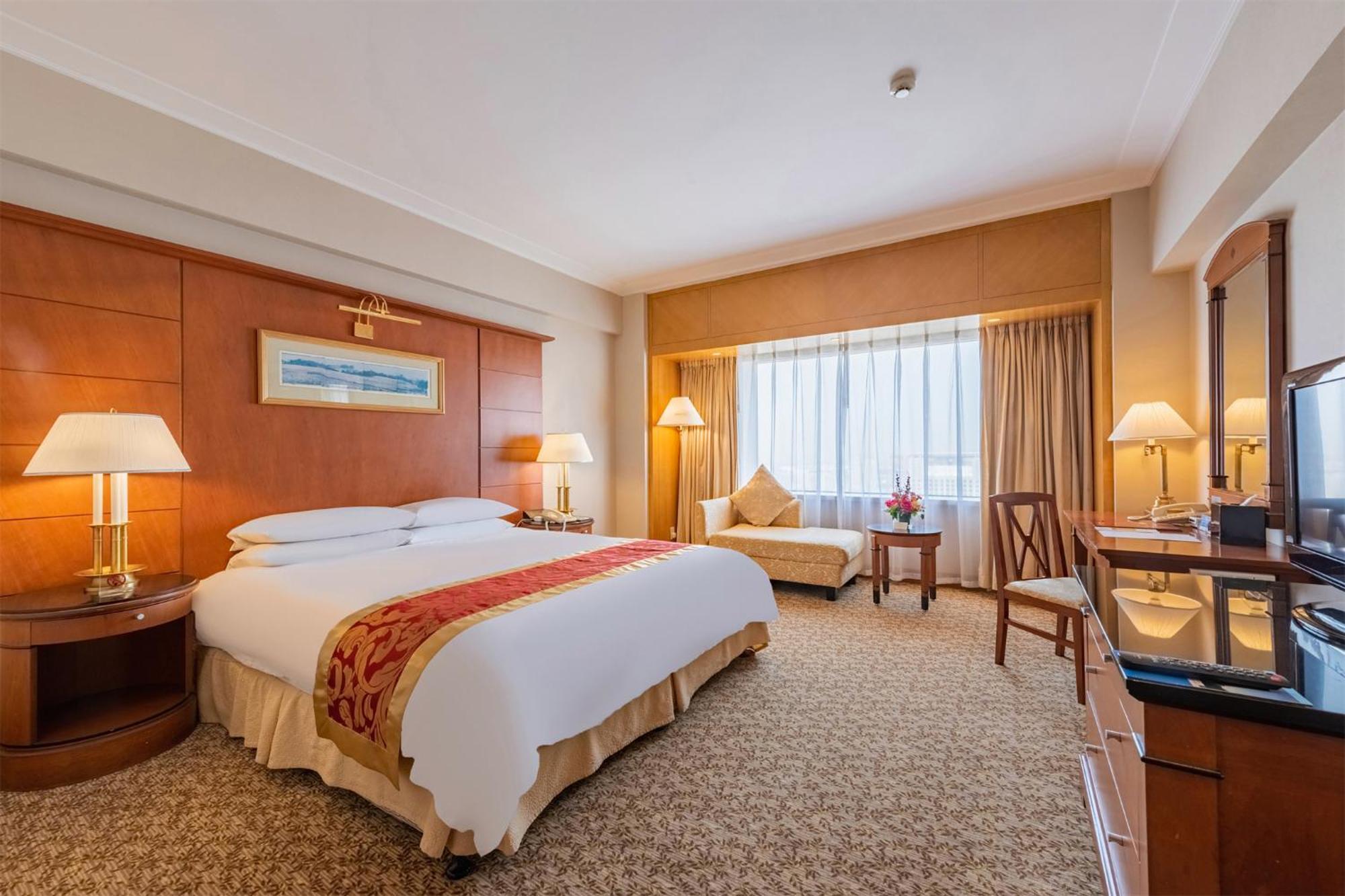 Ruishi Hotel Далиен Екстериор снимка